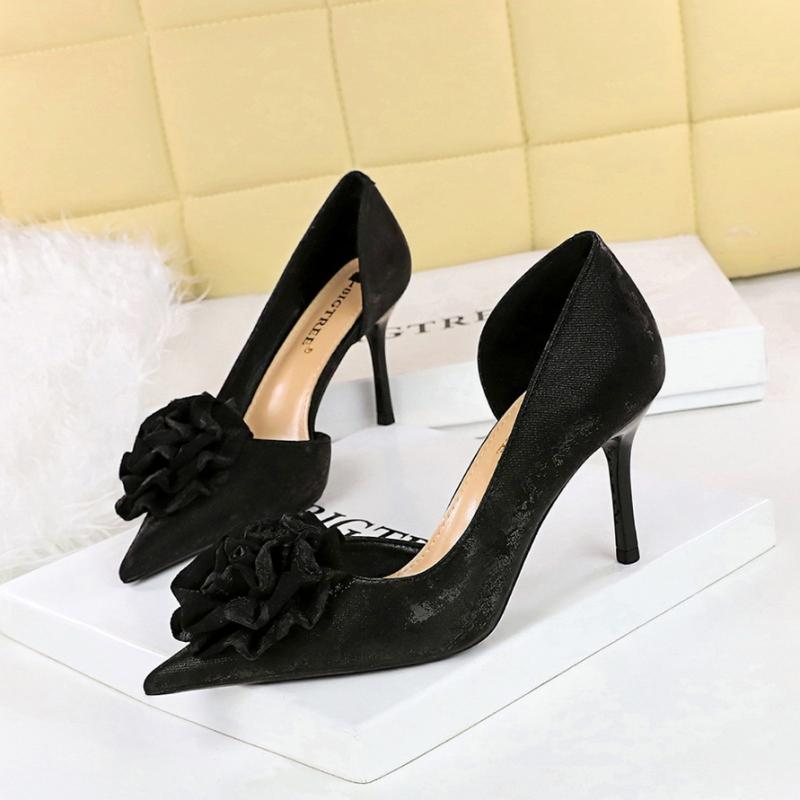 High Heels & Pumps |  Womens Patent Leather Ruby Pumps With Flower Detail